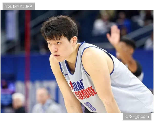 杨瀚森脚步灵活球商出众展现年轻中锋全面实力与比赛观赏价值