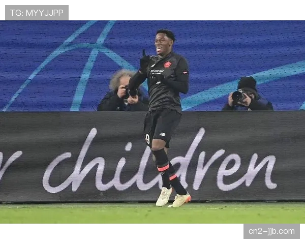 沃尔夫斯堡vs里尔，主队防守漏洞成出线隐忧