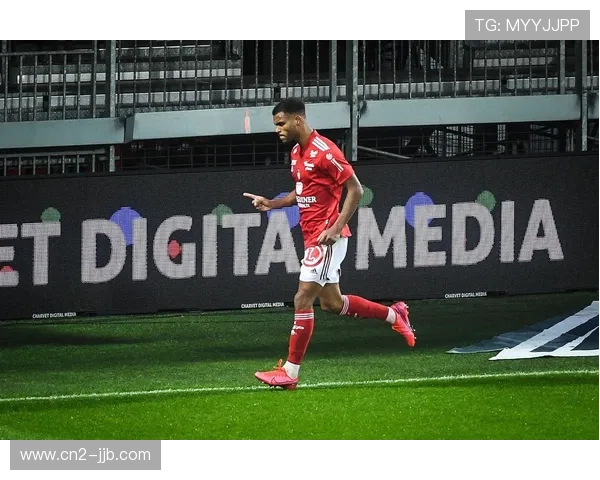 布雷斯特派出纯法籍11人首发,创法甲近14年先河 布雷斯特派出纯法籍11人首发,创法甲近14年先河